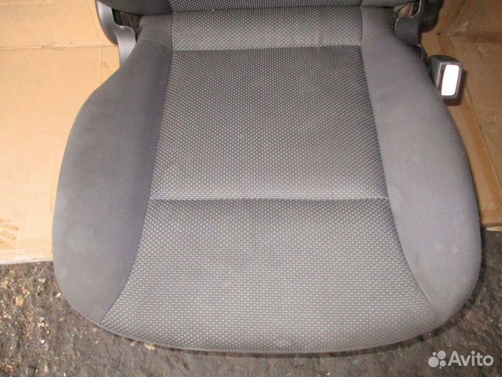 Сиденье переднее правое Chevrolet Aveo (T250)