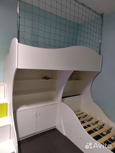 Двухъярусная кровать