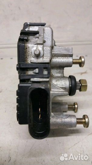 Мотор трапеции стеклоочистителя А4 8Е. 8Е1955119B0