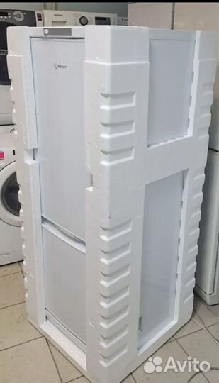 Новый холодильник Indesit