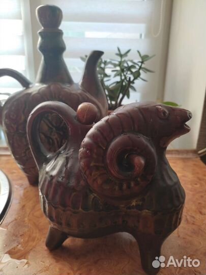 Глиняный кувшин для вина. Козерог