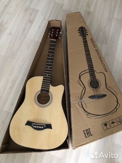 Гитара акустическая новая + струны