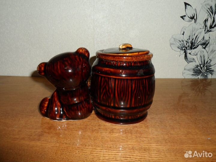 Статуэтка мишка с бочонком