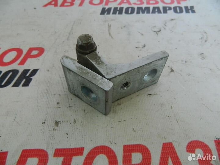 Петля двери передней правой верхняя для Skoda Fabi