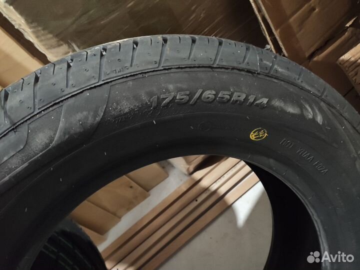 Viatti Strada Asimmetrico V-130 175/65 R14 82H