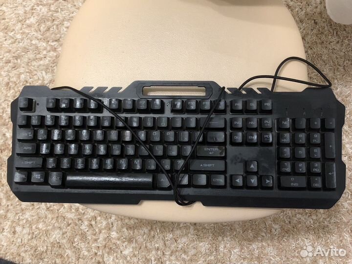 Игровая клавиатура и мышь