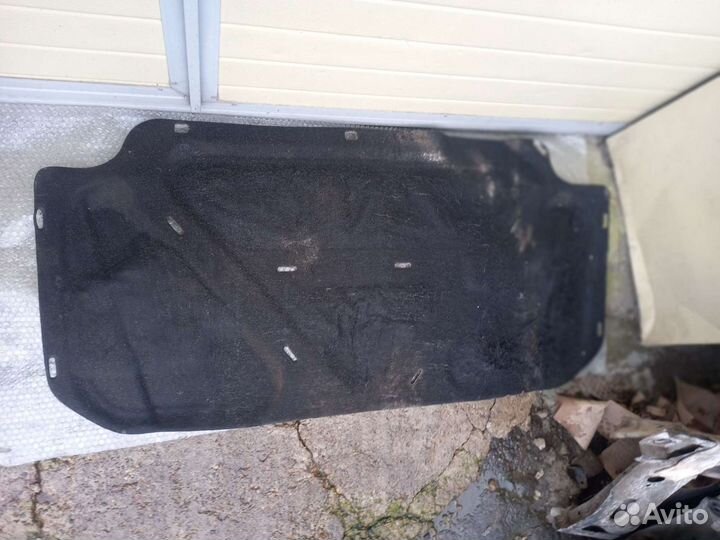 Чери амулет утеплитель капота