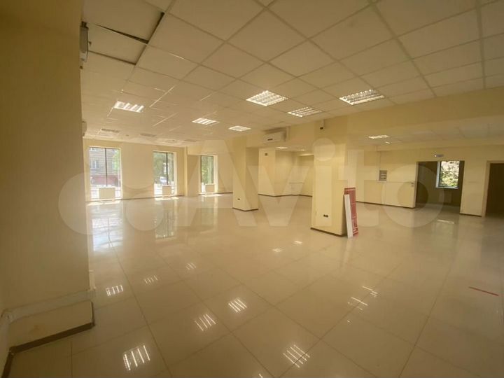 Помещения под торговлю/офисы на Учебной, 185 м²