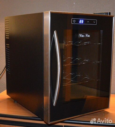 Винный шкаф для дома Climadiff VSV12 «Vin sur Vin»