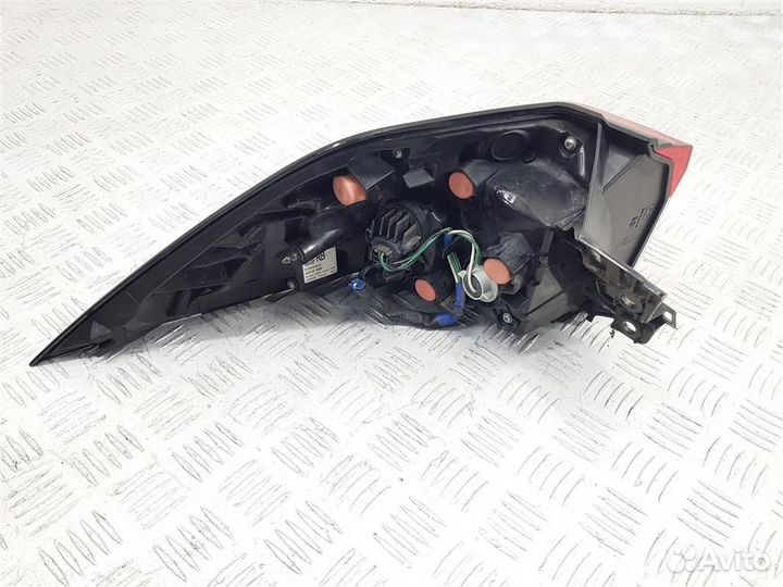 8155042230 Фонарь задний правый Toyota RAV4