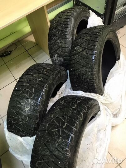 Dunlop SP Winter Ice 01 R16