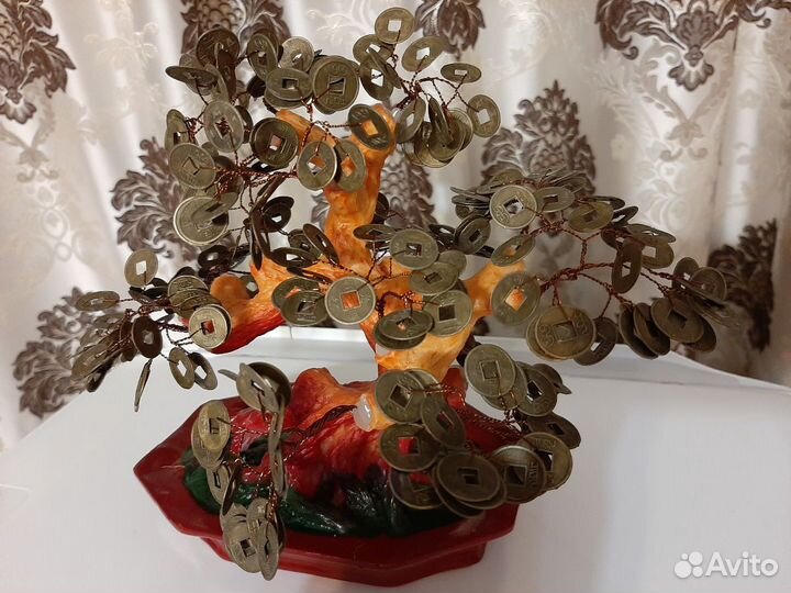 Фарфор и сувениры