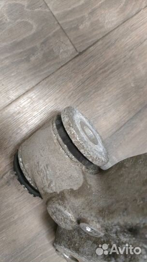 Кулак поворотный задний правый Audi A8 D3 6.0 BHT