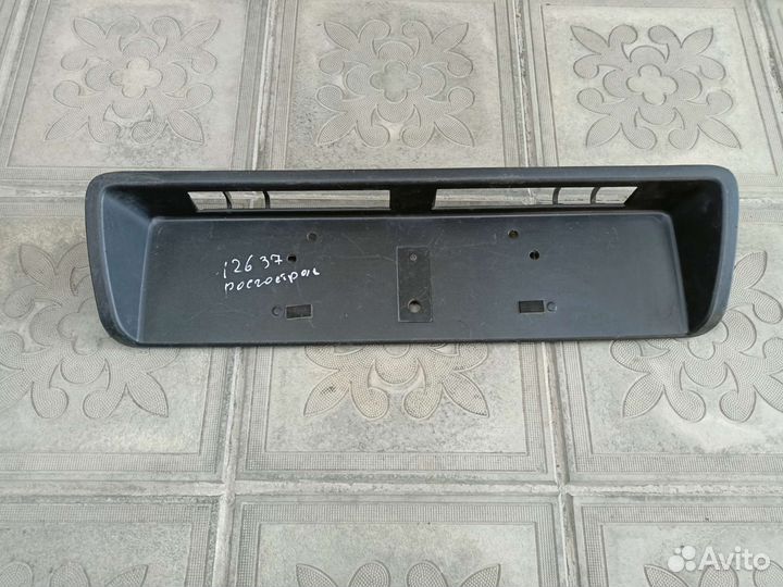 Накладка заднего номера на Toyota Hilux