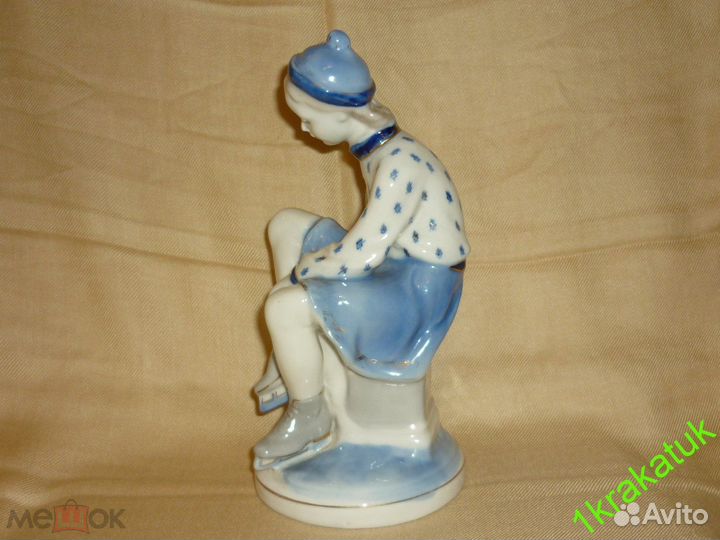 Девочка, юная фигуристка. Старая гжель