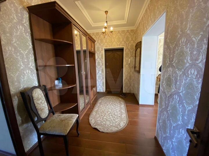 2-к. квартира, 70 м², 3/6 эт.