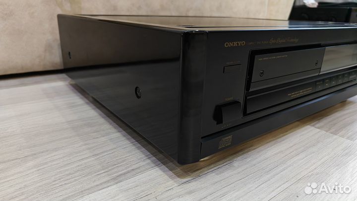 CD проигрыватель Onkyo Integra C-2001