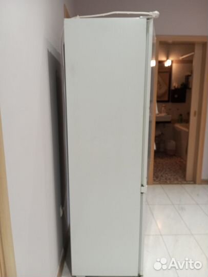 Холодильник бу AEG