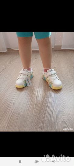 Кроссовки для девочки