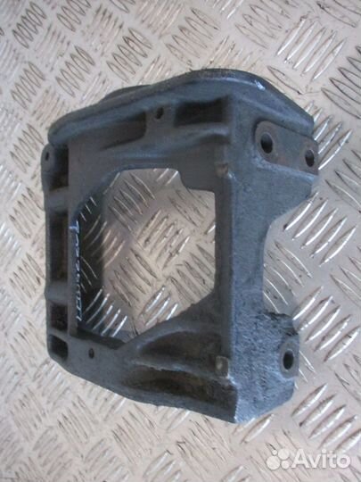 Кронштейн компрессора кондиционера Mercedes-Benz A