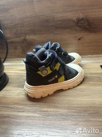 Ботинки демисезонные для мальчика 24