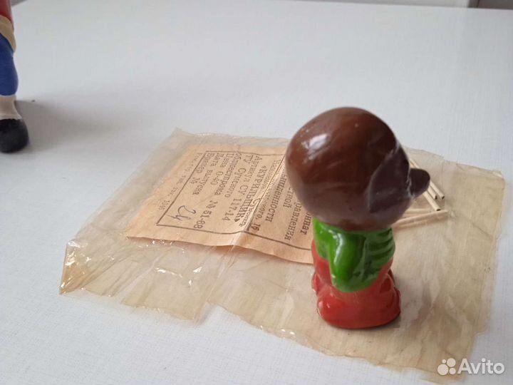 Статуэтка с необходимыми аксессуарами