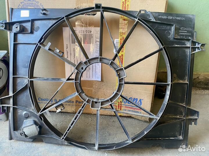 Диффузор+крылчатка радиатора Hyundai Tucson2004-10