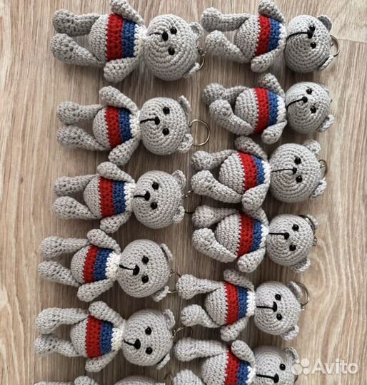 Вязаный мишка военный