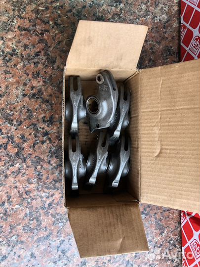 Распредвал и рокера M30B34