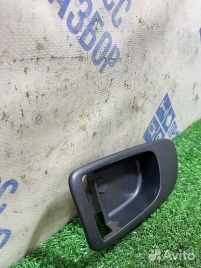 Накладка внутренней ручки двери передняя левая