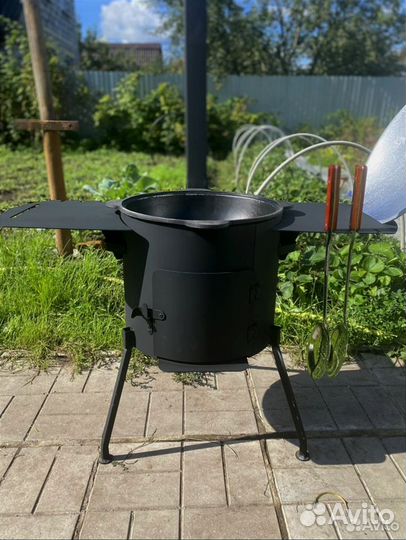 Печь под казан с трубой и дверцей