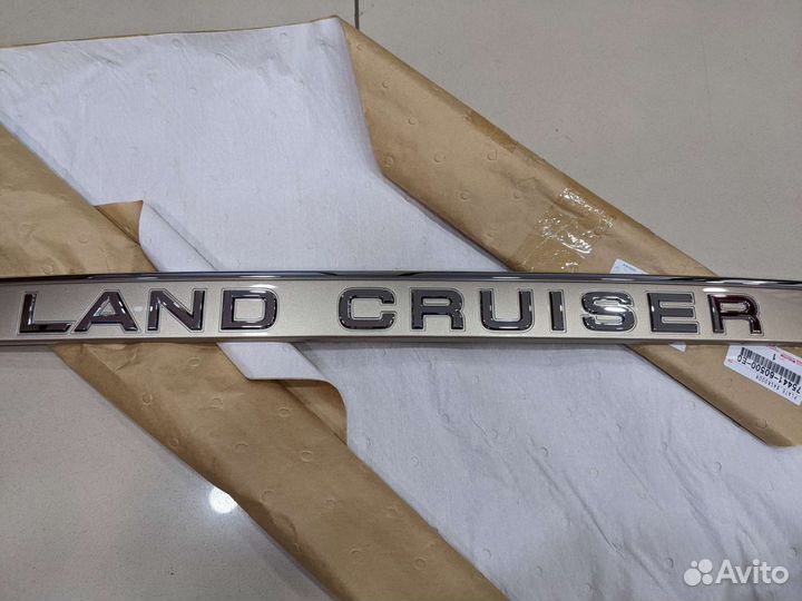 Молдинг крышки багажника land cruiser 100 бежевый
