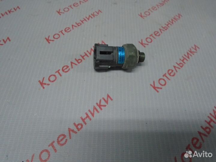 Nissan 92137-7E000 Датчик давления фреона