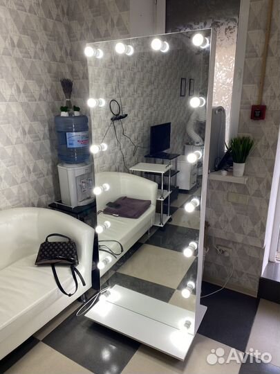 Зеркало с лампами