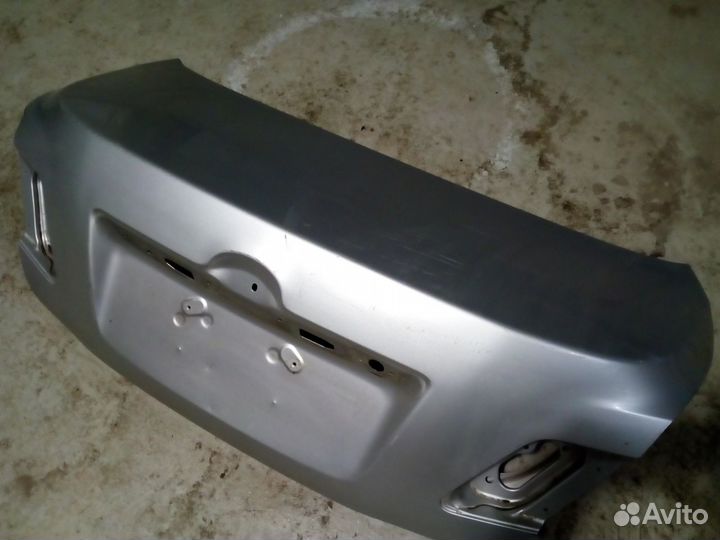 Крышку багажника Toyota Camry V40