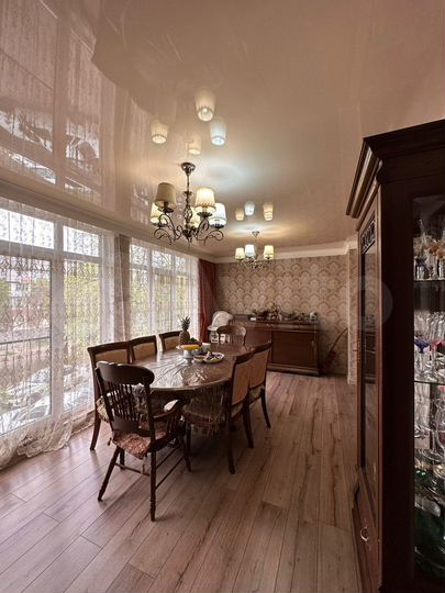 4-к. квартира, 83 м², 2/5 эт.