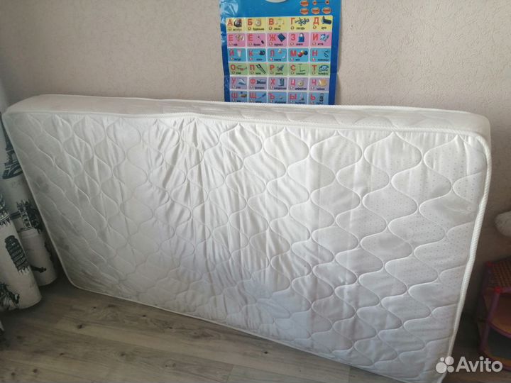 Матра,с доя детской кровати