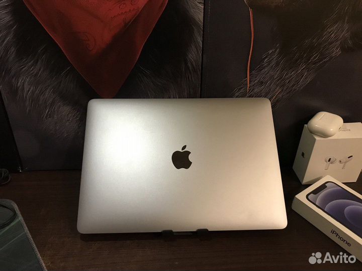 MacBook Pro 13 (19-й год) Touch Bar