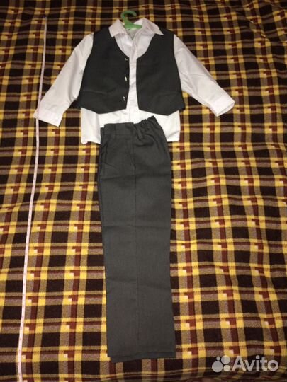 Брюки, жилетка и рубашка для мальчика