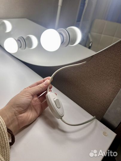 Гримерное зеркало с LED лампами в салон