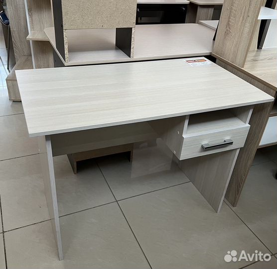 Стол компьютерный