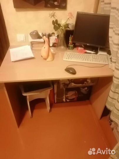 Набор мебели шкаф, стол, тумбочка