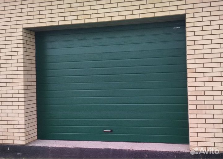 Гаражные автоматические секционные ворота Doorhan