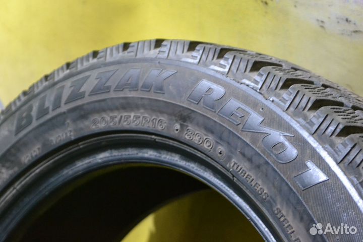 Bridgestone Blizzak Revo1 205/55 R16