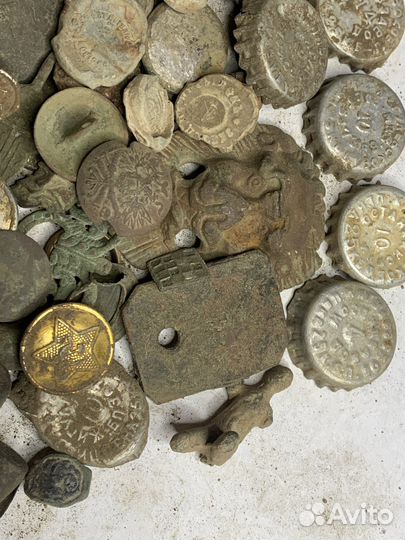 Лот пуговиц, пломбы,пробок