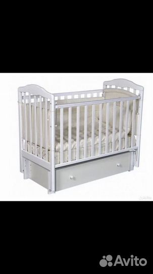 Детская кроватка с маятником и ящиком