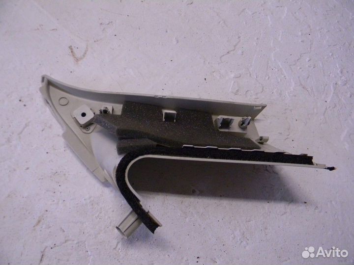 Обшивка стойки Focus III 2011