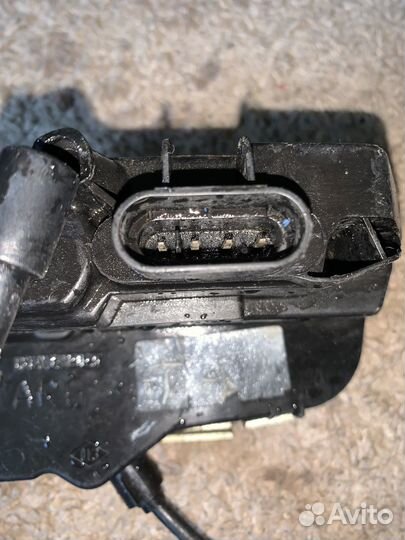 Замок двери левый