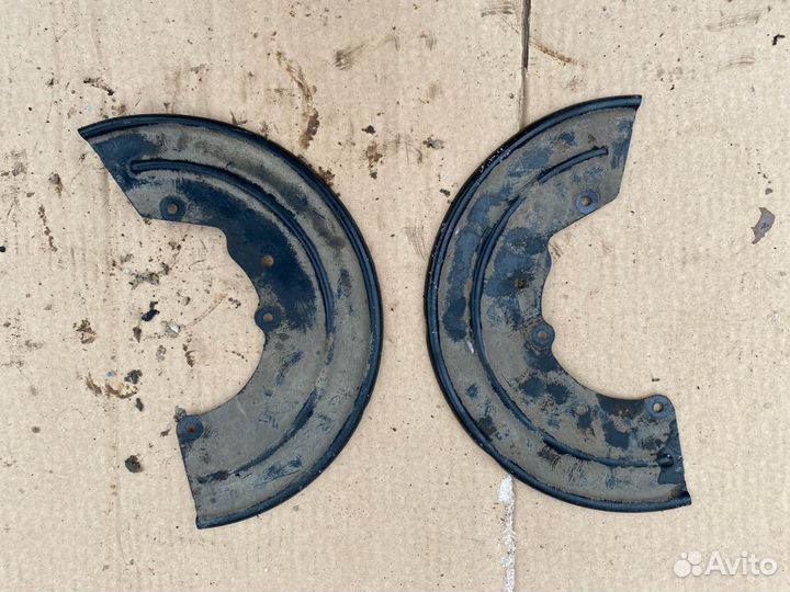 Пыльник тормозного диска Renault Duster