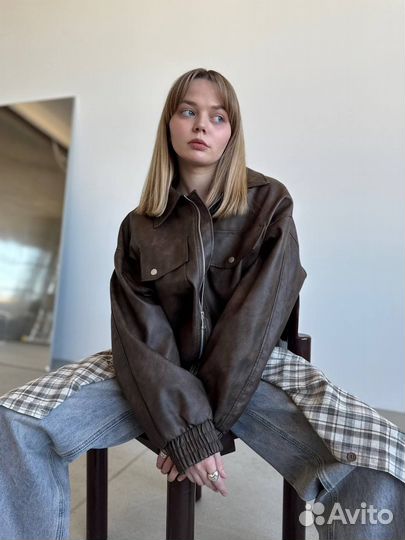 Бомбер из экокожи